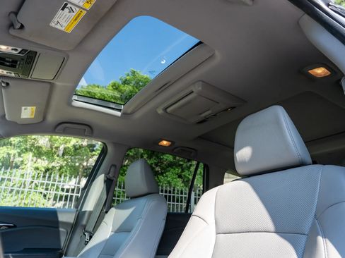 Used 2017 Honda Pilot Elite image 12