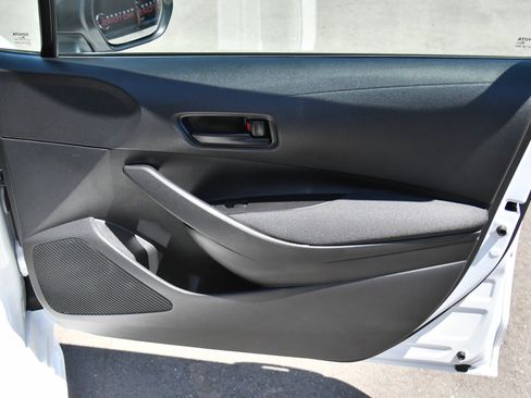 Used 2025 Toyota Corolla LE FWD image 40