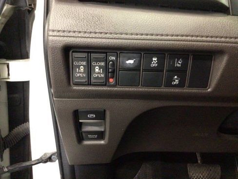 Used 2018 Honda Odyssey EX-L image 18