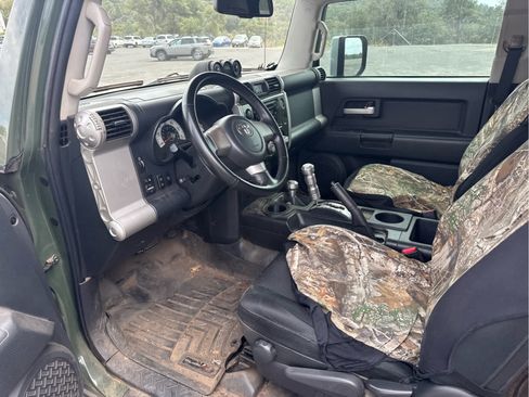 Used 2010 Toyota FJ Cruiser 4WD image 11