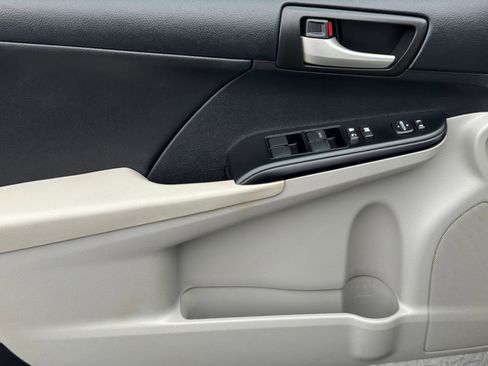 Used 2013 Toyota Camry LE image 14
