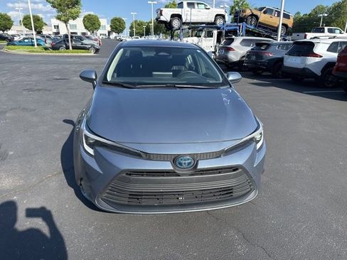 Used 2023 Toyota Corolla LE image 2