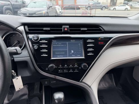Used 2018 Toyota Camry LE FWD image 20