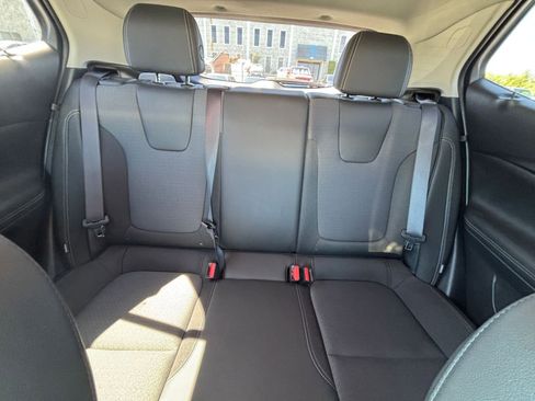 Used 2025 Buick Encore GX Preferred FWD image 37
