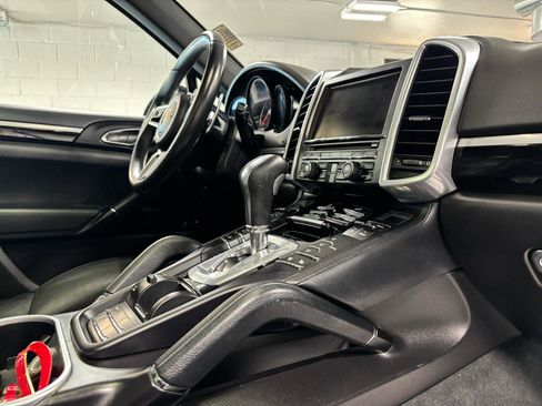 Used 2016 Porsche Cayenne AWD/4WD image 17