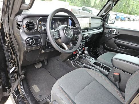 Used 2025 Jeep Wrangler Unlimited Rubicon AWD/4WD image 13