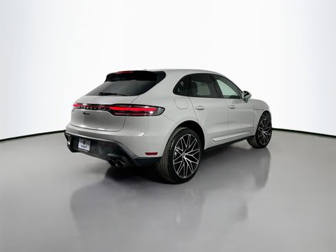 Certified 2025 Porsche Macan image 8