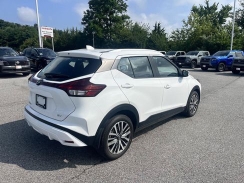 Used 2024 Nissan Kicks SV FWD image 7