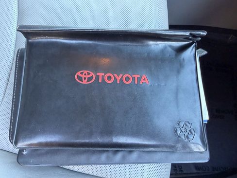 Used 2013 Toyota Highlander Limited image 30