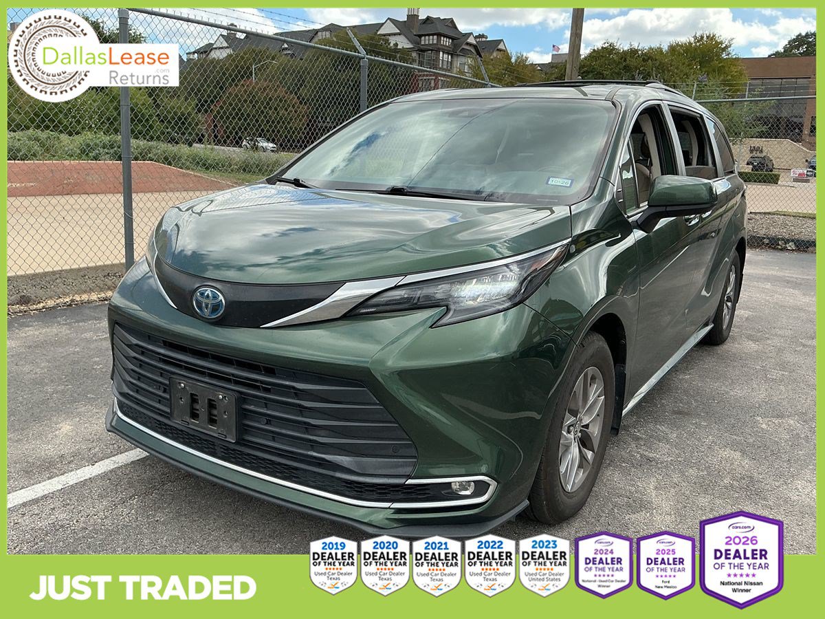 Used 2024 Toyota Sienna XLE w/ XLE Plus Package FWD image 1