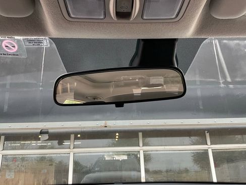 Used 2025 Hyundai Venue SEL image 17