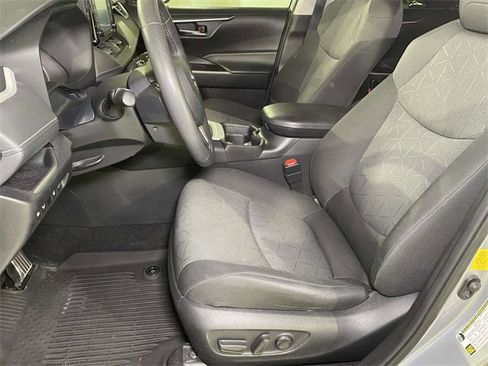 Used 2021 Toyota RAV4 XLE w/ Convenience Package image 5