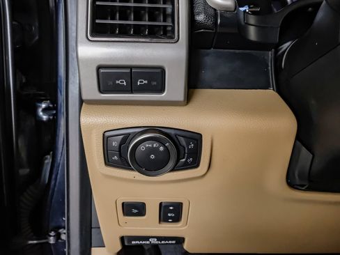 Used 2021 Ford F250 Lariat w/ Lariat Ultimate Package AWD/4WD image 28
