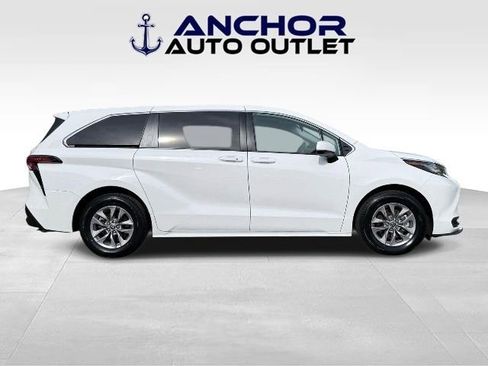 Used 2022 Toyota Sienna LE FWD image 9
