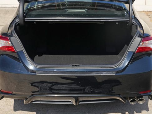 Used 2020 Toyota Camry SE FWD image 9