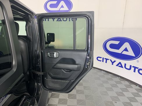Used 2018 Jeep Wrangler Unlimited Sahara w/ Dual Top Group AWD/4WD image 35