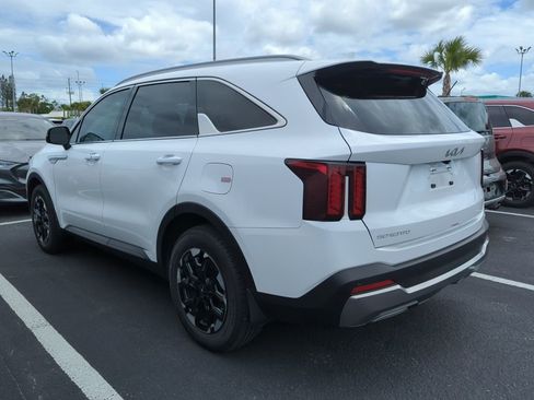 Certified 2025 Kia Sorento S w/ Panoramic Sunroof Package image 7