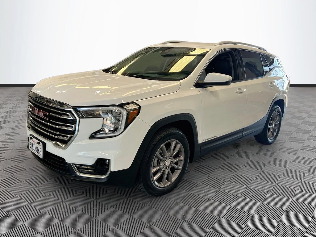 Used 2024 GMC Terrain SLT AWD/4WD image 3
