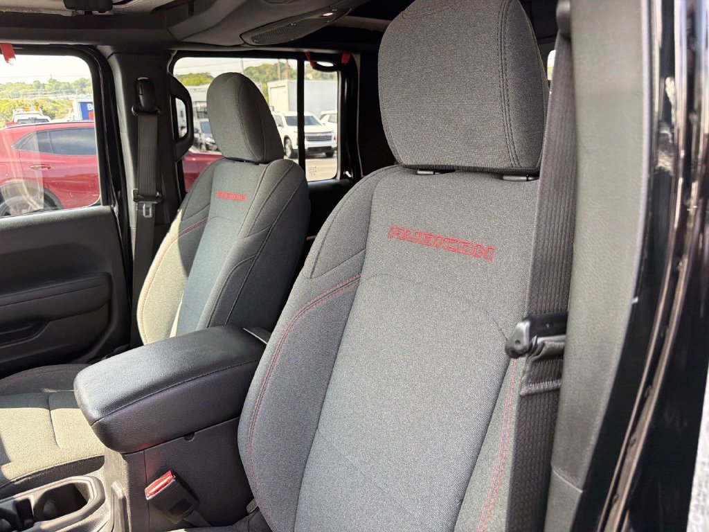 Used 2024 Jeep Gladiator Rubicon w/ Technology Group AWD/4WD image 20
