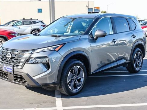 Used 2024 Nissan Rogue SV FWD image 3