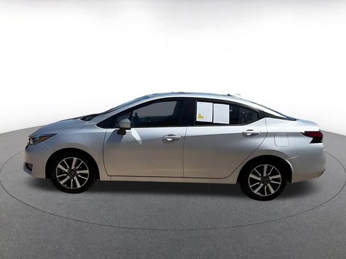 Used 2025 Nissan Versa SV image 9