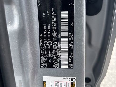 Used 2025 Toyota 4Runner SR5 AWD/4WD image 26