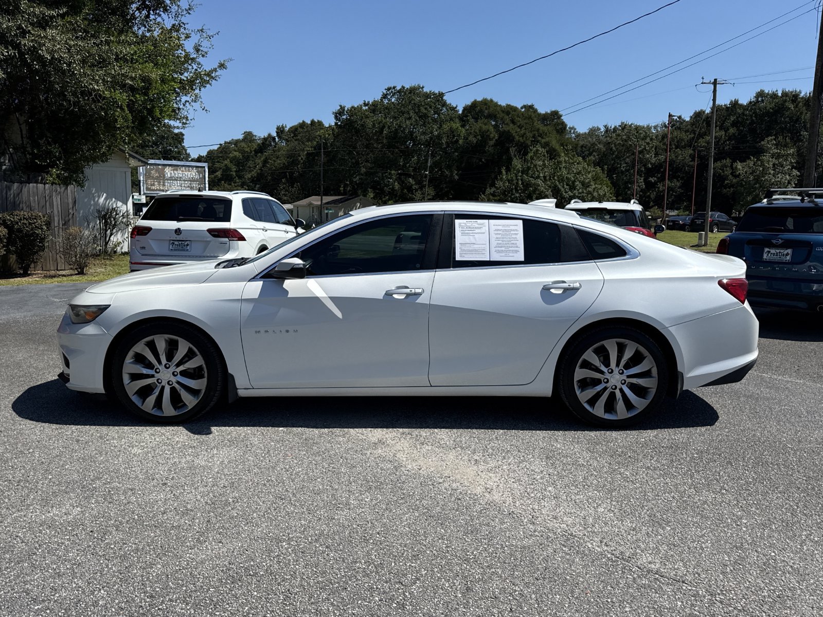 Used 2017 Chevrolet Malibu Premier w/ Premier Sun and Wheel Package FWD image 3