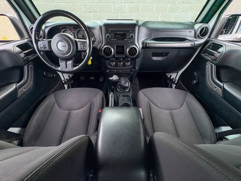 Used 2017 Jeep Wrangler Unlimited Sport w/ Connectivity Group AWD/4WD image 28