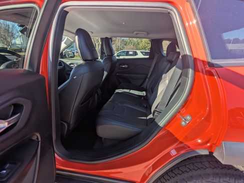 Used 2021 Jeep Cherokee Trailhawk w/ Premium Leather Package image 11