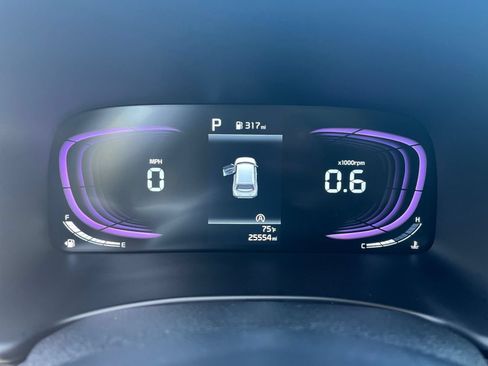 Used 2025 Kia Soul LX w/ LX Technology Package FWD image 33