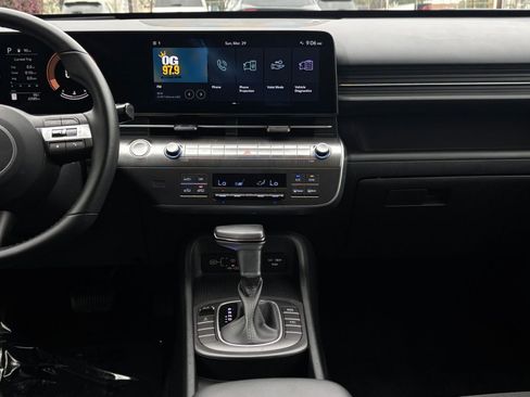 Used 2025 Hyundai Kona SEL image 18