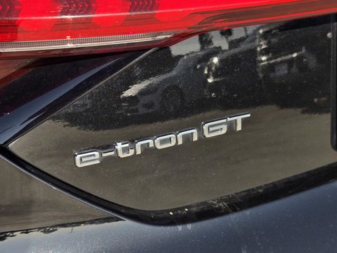 Used 2022 Audi e-tron GT Premium Plus image 27