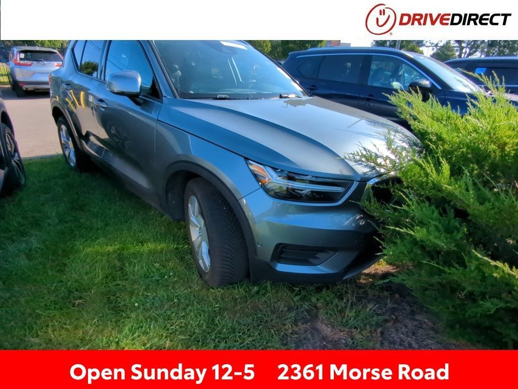 Used 2019 Volvo XC40 T5 Momentum AWD/4WD image 1