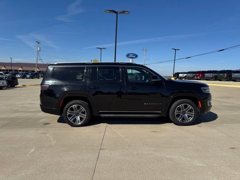 Used 2024 Jeep Wagoneer Series II w/ Flexible Seating Group image 4