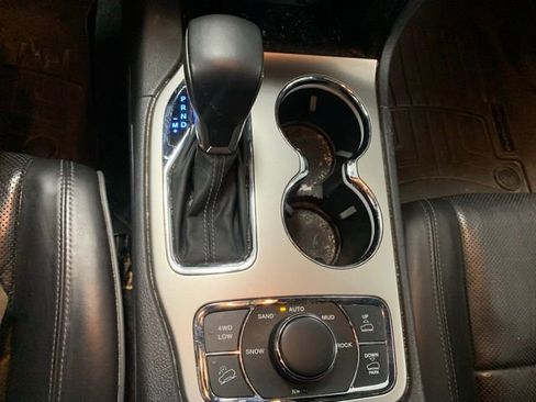 Used 2019 Jeep Grand Cherokee Overland image 18