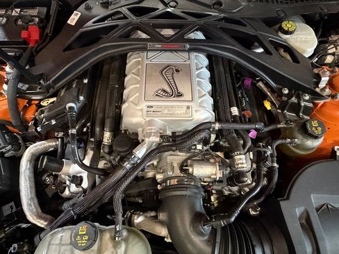 Used 2020 Ford Mustang Shelby GT500 w/ Carbon Fiber Track Pack RWD image 6
