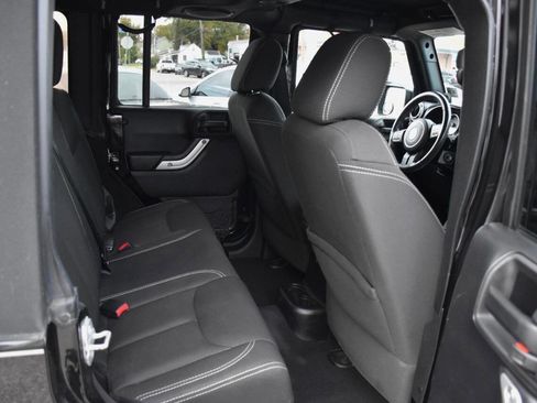 Used 2014 Jeep Wrangler Unlimited Sahara w/ Max Tow Package AWD/4WD image 13