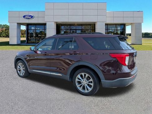 Used 2022 Ford Explorer XLT w/ Equipment Group 202A AWD/4WD image 3