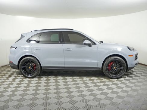 Certified 2024 Porsche Cayenne AWD/4WD image 8