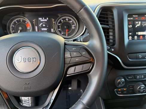 Used 2020 Jeep Cherokee Latitude Plus FWD image 26