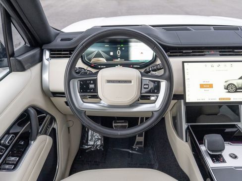 Used 2025 Land Rover Range Rover SE image 13
