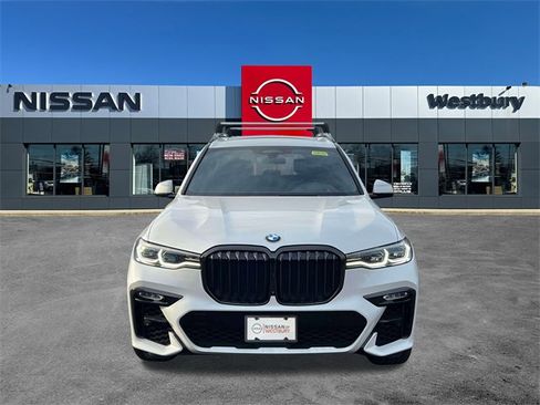 Used 2021 BMW X7 M50i w/ Dynamic Handling Package image 2