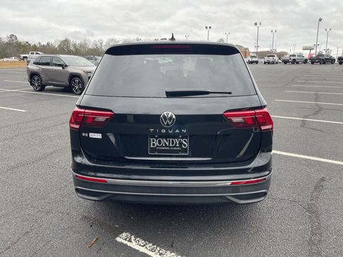 Used 2024 Volkswagen Tiguan SE image 15