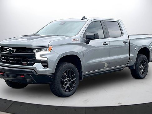 Used 2025 Chevrolet Silverado 1500 LT Trail Boss w/ Convenience Package II AWD/4WD image 4