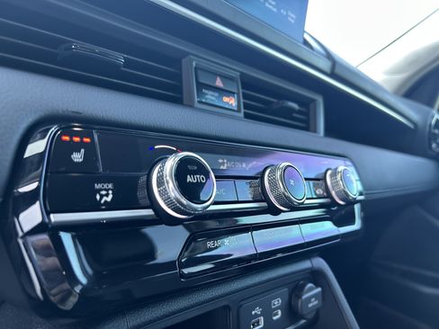 Used 2025 Honda Pilot EX-L image 16