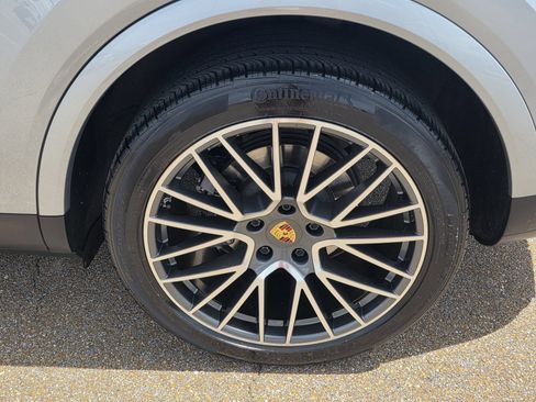 Used 2020 Porsche Cayenne AWD/4WD image 30