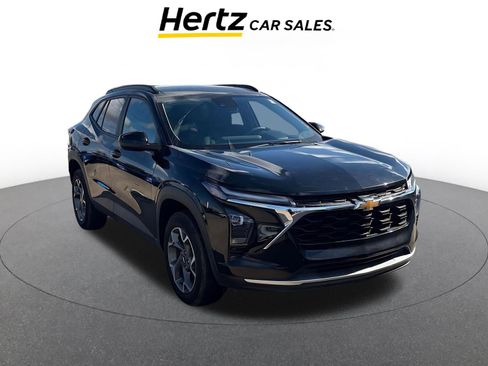 Used 2025 Chevrolet Trax LT image 1