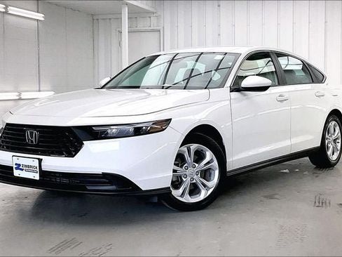 Certified 2023 Honda Accord LX image 2