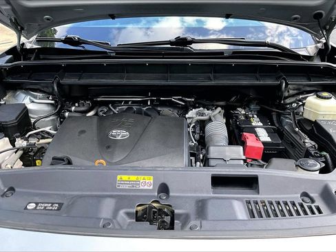 Used 2021 Toyota Highlander XLE FWD image 36