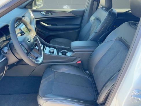 New 2025 Jeep Grand Cherokee L Altitude image 3